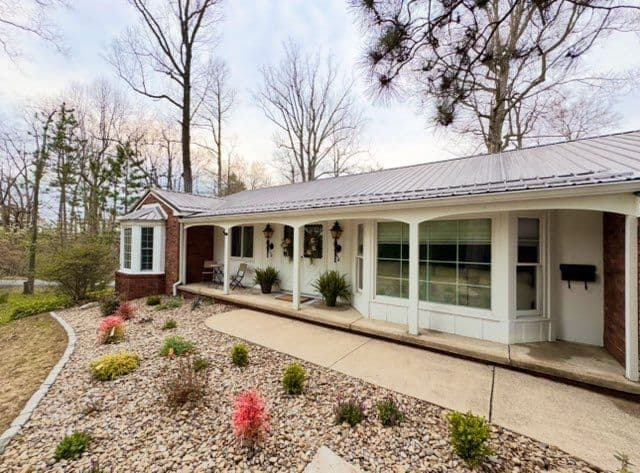 Eye-Catching Rock Garden Boosts Curb Appeal
